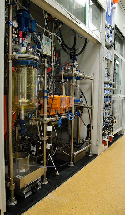 kilo lab for chemical synthesis, hydrogenations - full vacuum to high pressure chemistry